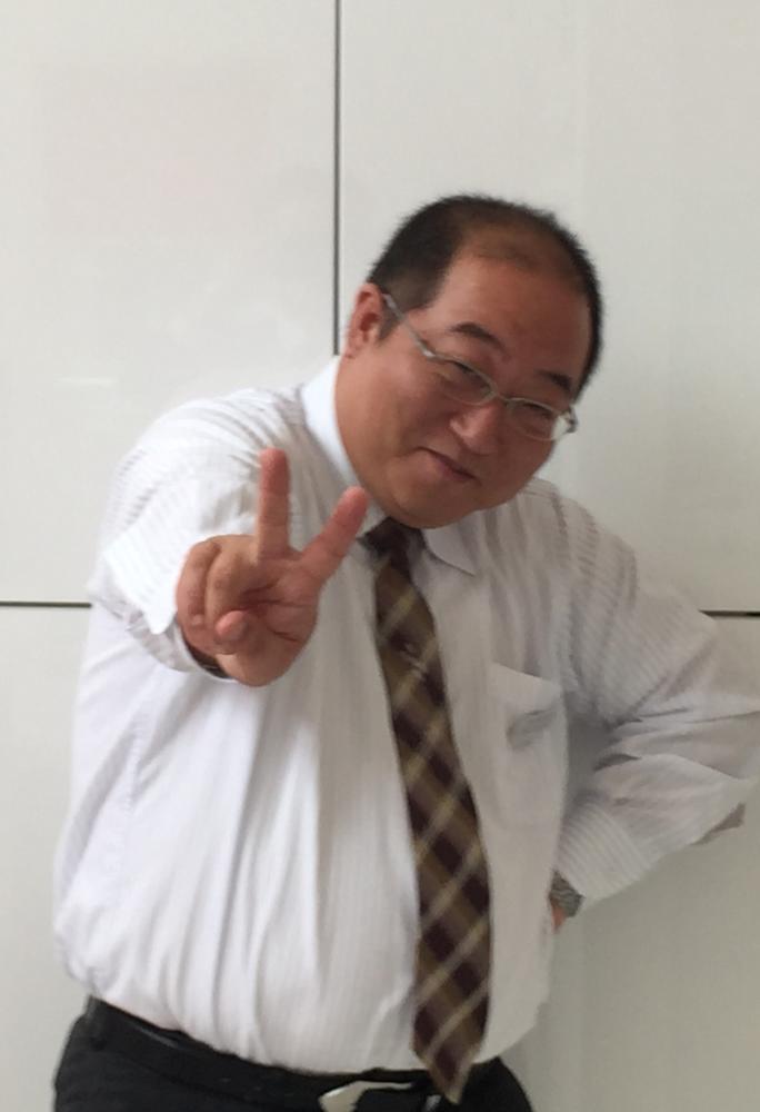 新井　利育
