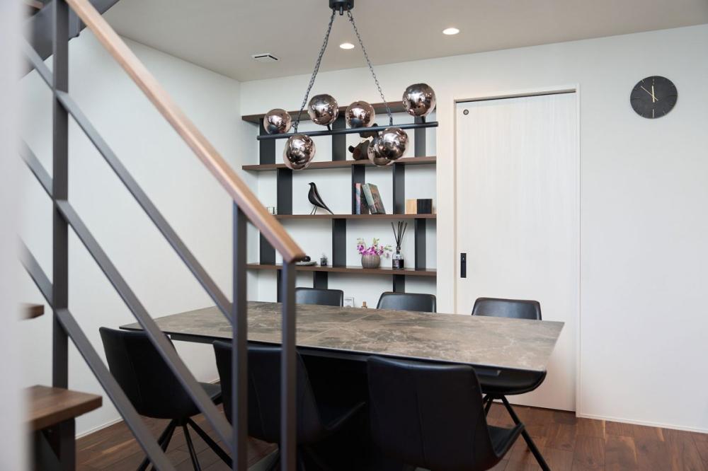 凛と佇むモダンな住まい