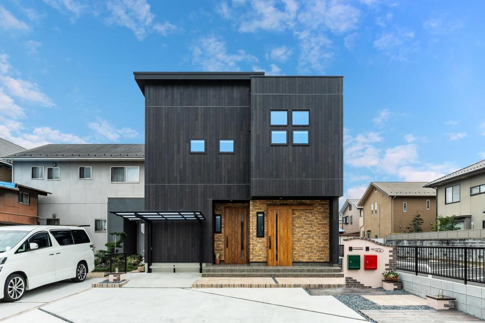木の温もりを感じる二世帯住宅